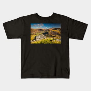 Bwlch Bryn-rhudd Pass, Cefn Cul, Glyn Tawe and Fan Gyhirych from Cribarth, Brecon Beacons National Park Kids T-Shirt